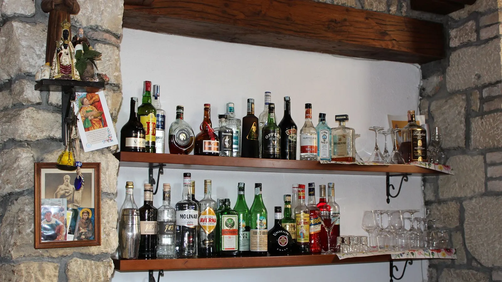 Bar · Inside the Buca